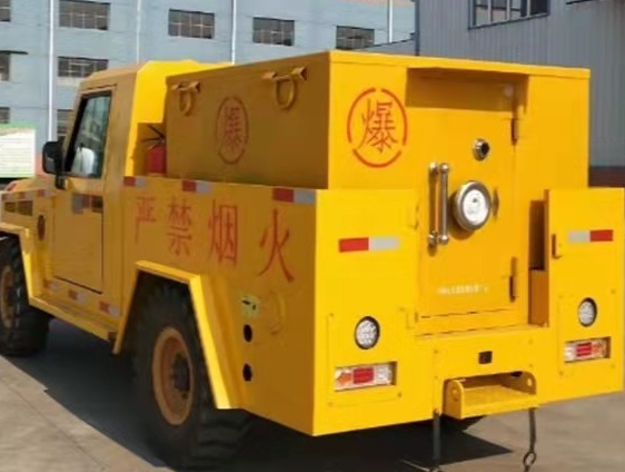 济阳凯龙爆破器材运输车：保障爆破任务的安全运行