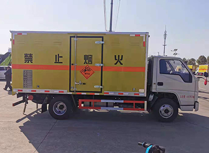 济阳爆破器材运输车工人安全操作规范与智能技术保障
